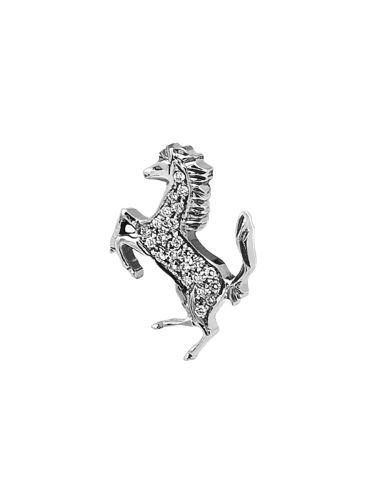 Значок из золота с бриллиантом Ferrari